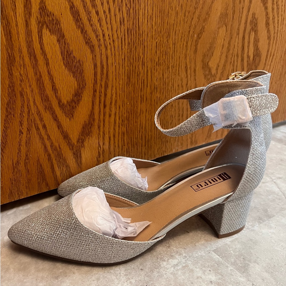 BRAND-NEW Glitter heels